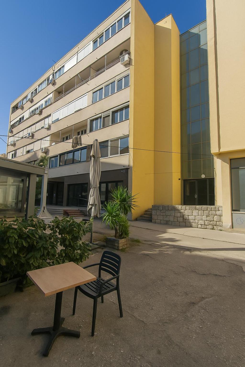 Side By Side Apartments Split Exterior photo