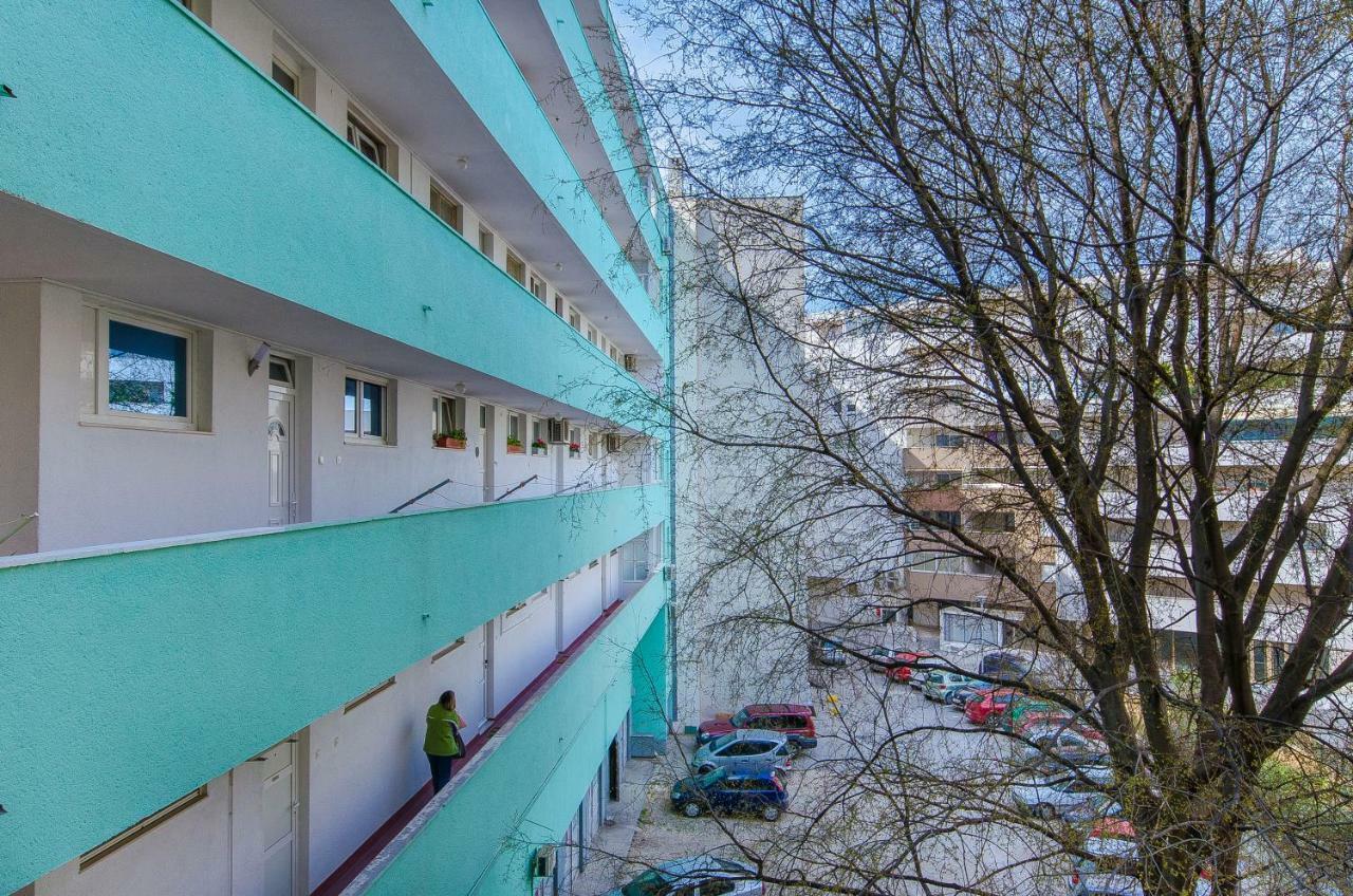 Side By Side Apartments Split Exterior photo